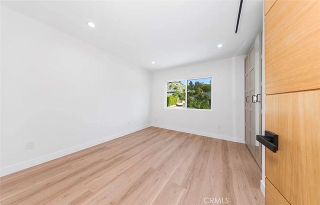 8369 Vine Valley, Los Angeles, CA 91352