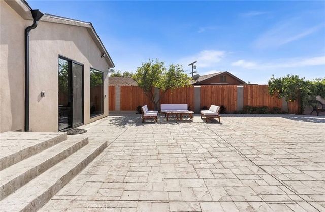 8369 Vine Valley, Los Angeles, CA 91352