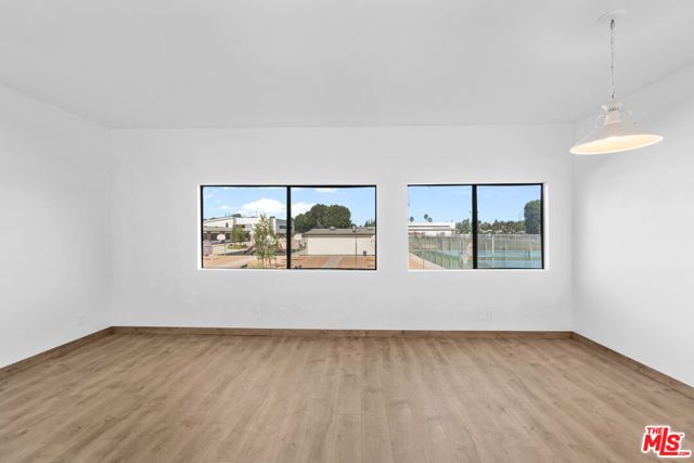 6323 Reseda Boulevard 6, Tarzana (los Angeles), CA 91335