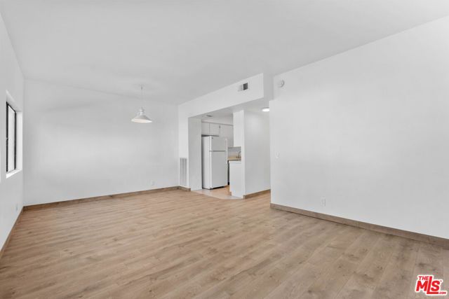 6323 Reseda Boulevard 6, Tarzana (los Angeles), CA 91335