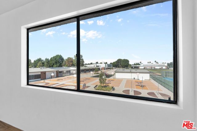 6323 Reseda Boulevard 6, Tarzana (los Angeles), CA 91335