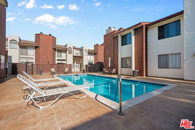 6323 Reseda Boulevard 6, Tarzana (los Angeles), CA 91335