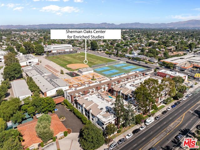 6323 Reseda Boulevard 6, Tarzana (los Angeles), CA 91335