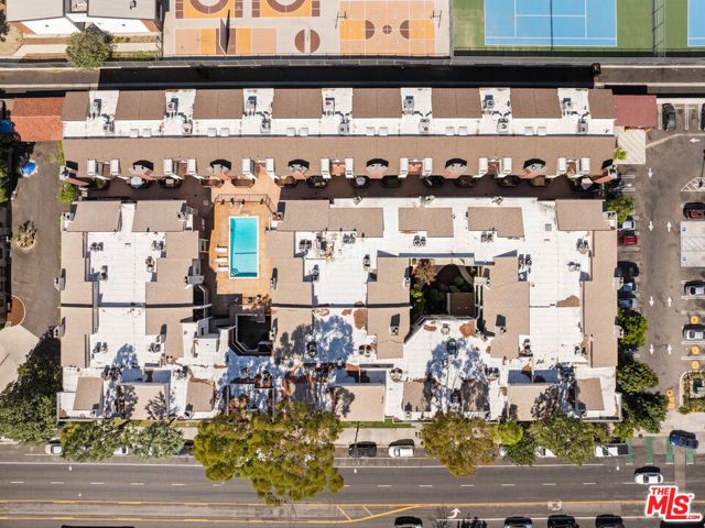 6323 Reseda Boulevard 6, Tarzana (los Angeles), CA 91335