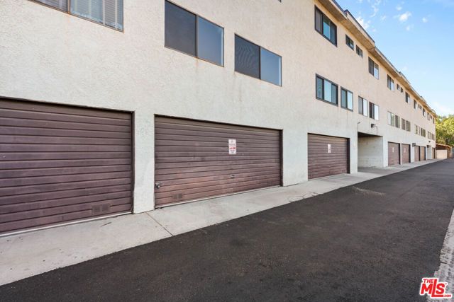 6323 Reseda Boulevard 6, Tarzana (los Angeles), CA 91335