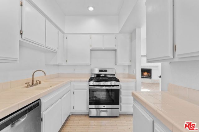 6323 Reseda Boulevard 6, Tarzana (los Angeles), CA 91335