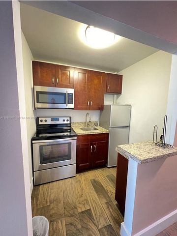7904 W Dr 111 111, North Bay Village, FL 33141