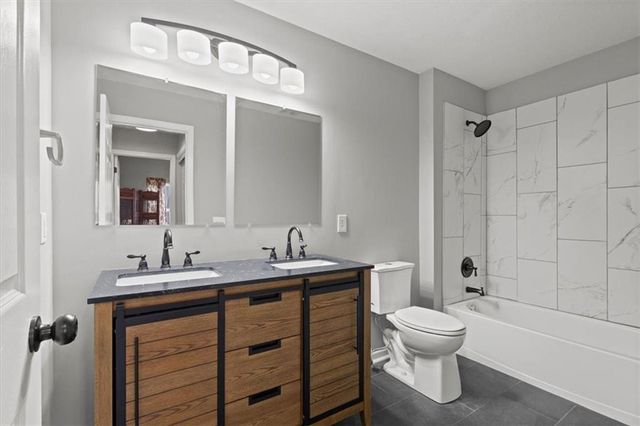 1232 SW WYSTERIA Drive, Lee's Summit, MO 64082