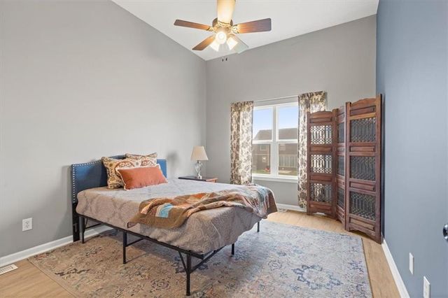 1232 SW WYSTERIA Drive, Lee's Summit, MO 64082