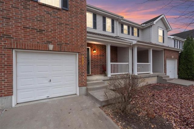 1232 SW WYSTERIA Drive, Lee's Summit, MO 64082