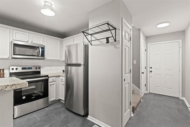 1232 SW WYSTERIA Drive, Lee's Summit, MO 64082