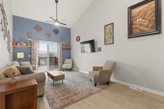 1232 SW WYSTERIA Drive, Lee's Summit, MO 64082