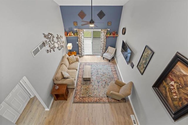 1232 SW WYSTERIA Drive, Lee's Summit, MO 64082