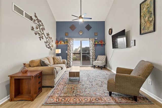 1232 SW WYSTERIA Drive, Lee's Summit, MO 64082