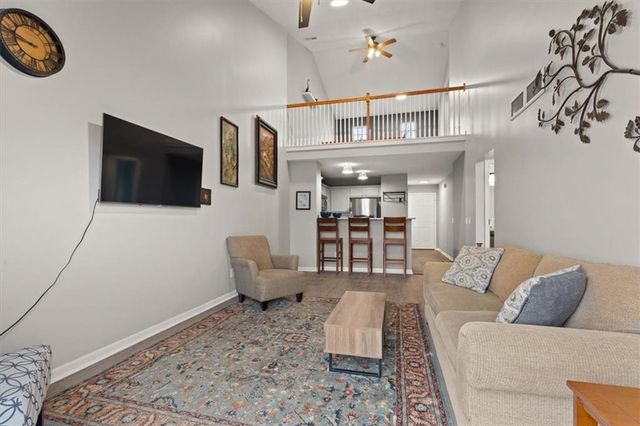 1232 SW WYSTERIA Drive, Lee's Summit, MO 64082