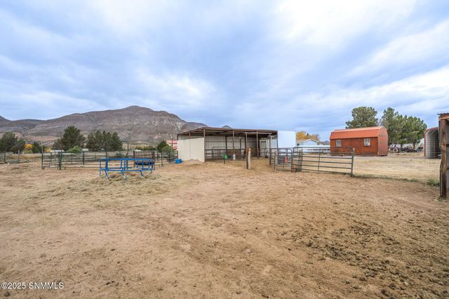 665 Fossil View Rd, Las Cruces, NM 88007