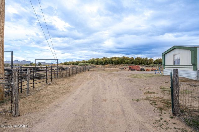 665 Fossil View Rd, Las Cruces, NM 88007
