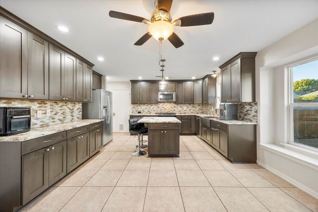 825 Forest Edge Lane, Wylie, TX 75098