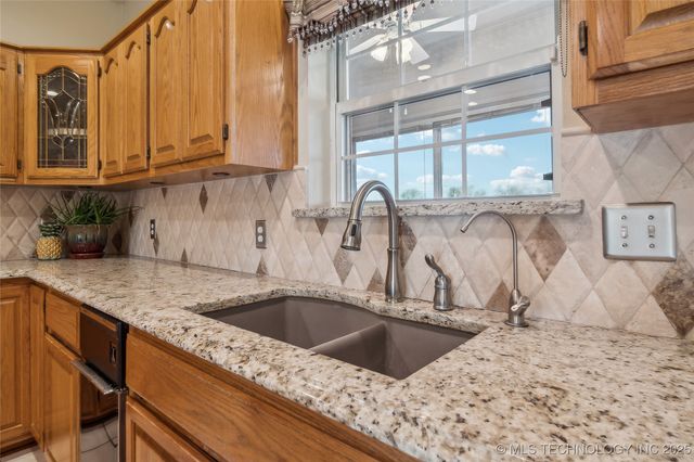 63320 E 293 Road, Grove, OK 74344