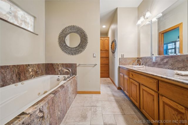 63320 E 293 Road, Grove, OK 74344