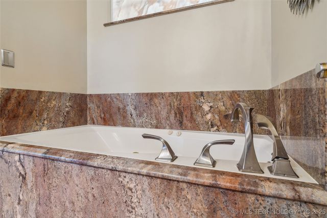 63320 E 293 Road, Grove, OK 74344