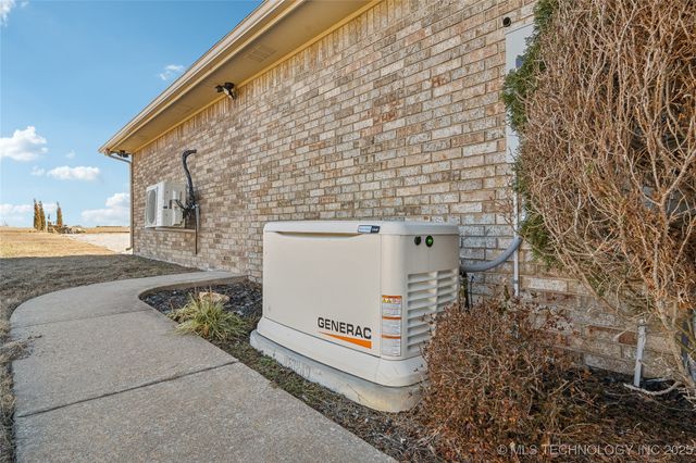 63320 E 293 Road, Grove, OK 74344