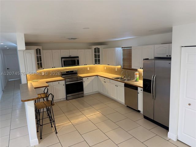5201 SW 22nd St, West Park, FL 33023