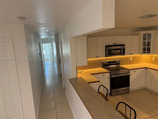 5201 SW 22nd St, West Park, FL 33023
