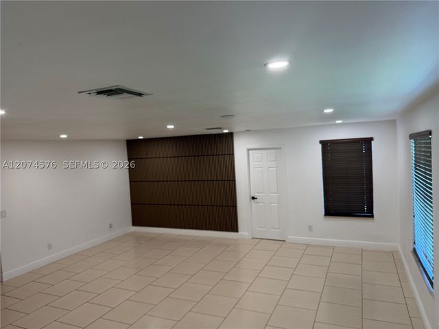 5201 SW 22nd St, West Park, FL 33023