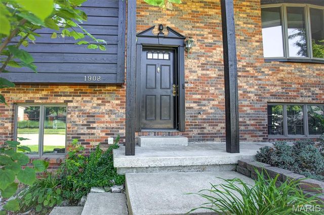 1908 Duke Street, Edwardsville, IL 62025