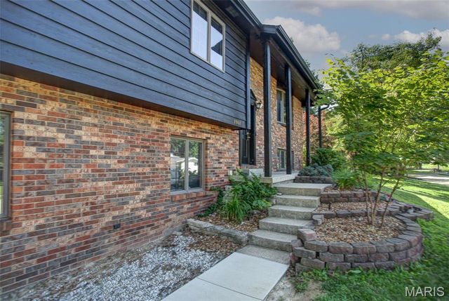 1908 Duke Street, Edwardsville, IL 62025