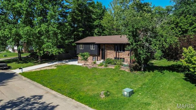 1908 Duke Street, Edwardsville, IL 62025