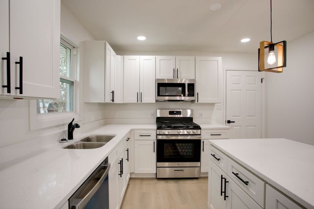 223 Hampton Rd, Columbia, TN 38401