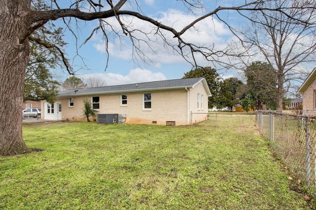 223 Hampton Rd, Columbia, TN 38401