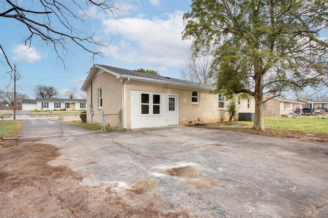 223 Hampton Rd, Columbia, TN 38401