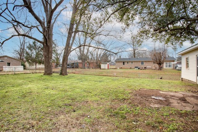 223 Hampton Rd, Columbia, TN 38401