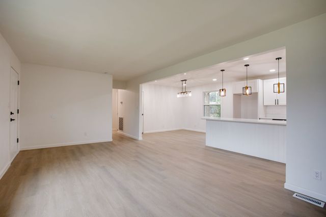 223 Hampton Rd, Columbia, TN 38401