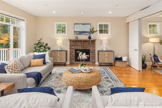 17122 32nd Avenue NE, Lake Forest Park, WA 98155