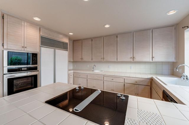 1973 Discovery Village Ln, Gold River, CA 95670