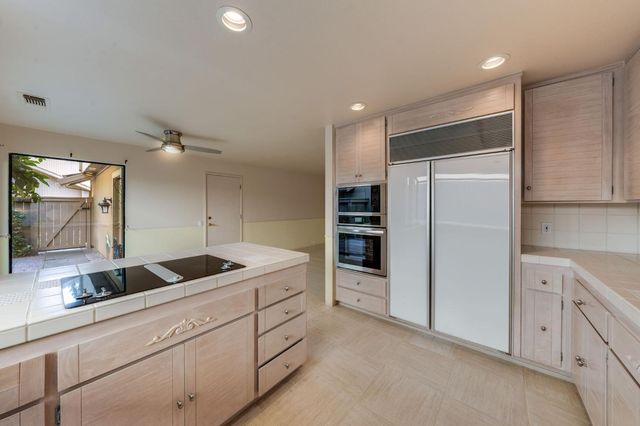 1973 Discovery Village Ln, Gold River, CA 95670