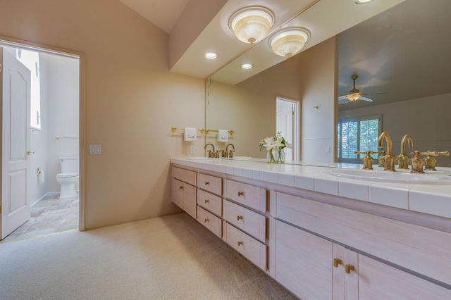 1973 Discovery Village Ln, Gold River, CA 95670