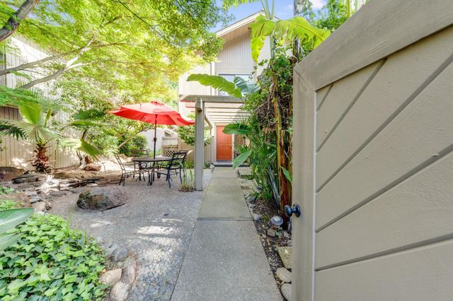 1973 Discovery Village Ln, Gold River, CA 95670