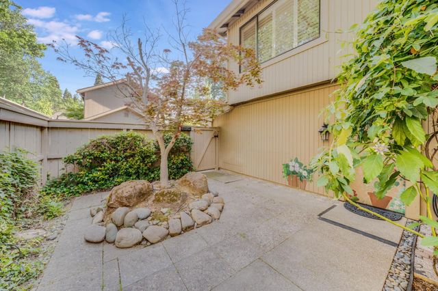 1973 Discovery Village Ln, Gold River, CA 95670