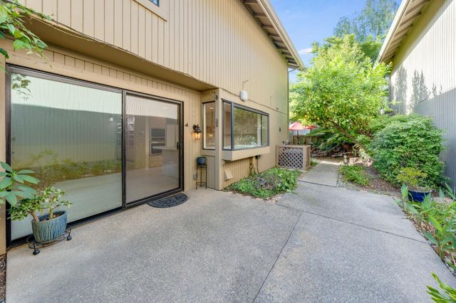 1973 Discovery Village Ln, Gold River, CA 95670