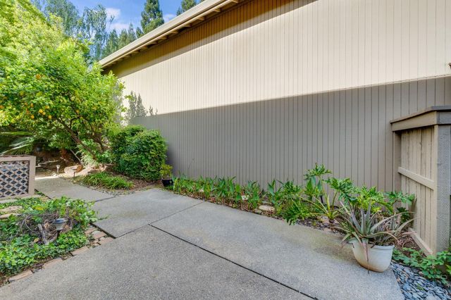 1973 Discovery Village Ln, Gold River, CA 95670