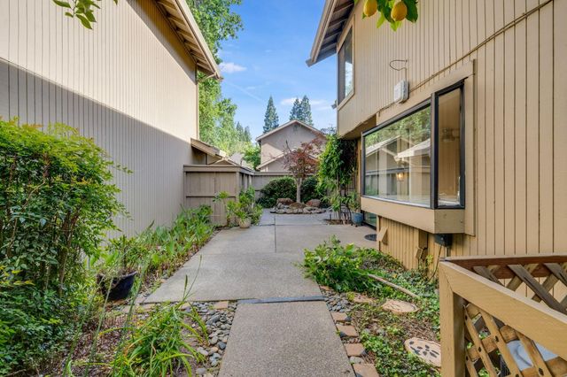 1973 Discovery Village Ln, Gold River, CA 95670