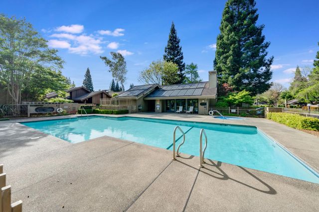 1973 Discovery Village Ln, Gold River, CA 95670