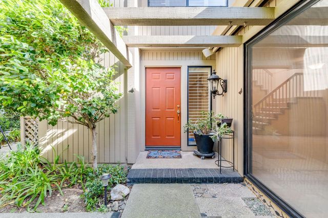 1973 Discovery Village Ln, Gold River, CA 95670