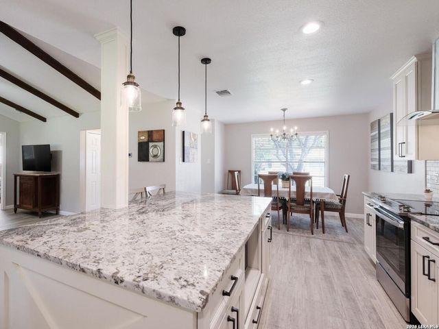 7215 Sulky, San Antonio, TX 78240