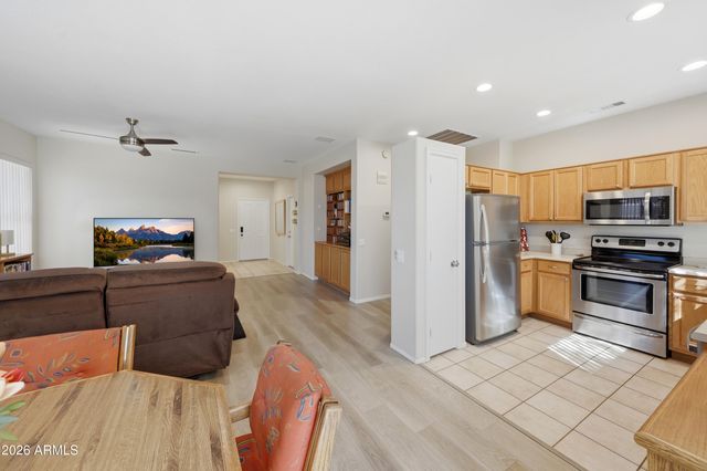 19535 N CARRIAGE Lane, Surprise, AZ 85374